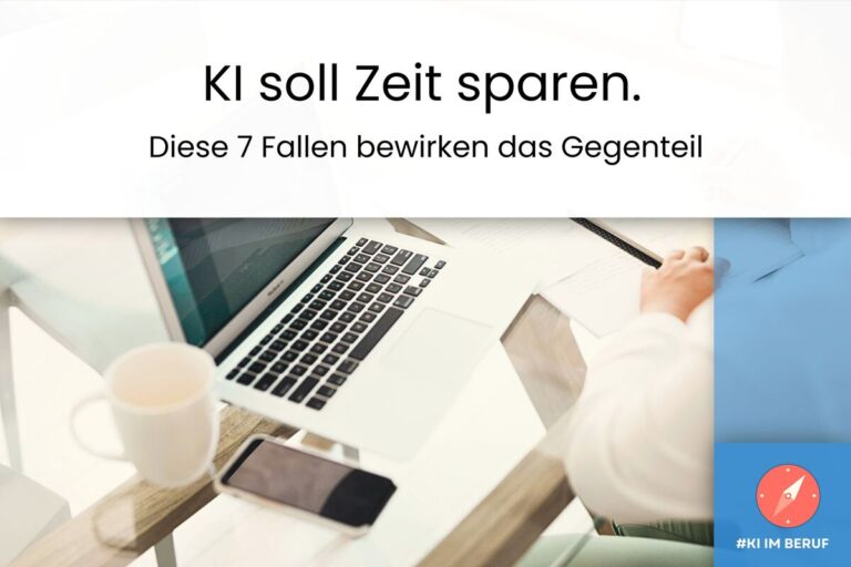 Laptop, Smartphone und Arbeitsunterlagen auf einem Schreibtisch beim Einsatz von KI im Büro.